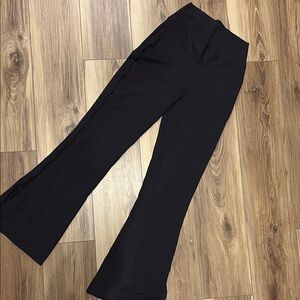 Crossover cutout yoga pants